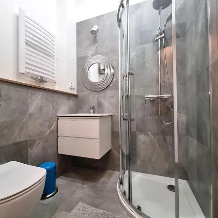 Euro24 Akacja - 2 Pokoje, 2 Antresole - Centrum, Blisko Plazy, Prywatny Parking Apartman *